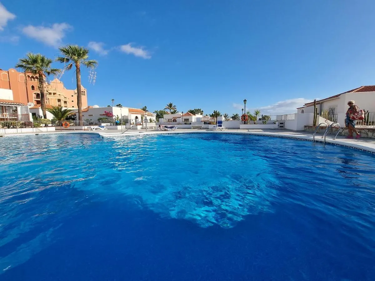 アデヘCasa Playa Del Duque 2 In 1St Sea Line Directly At The Beach, Heated Pool, Wifiアパートメント アパート